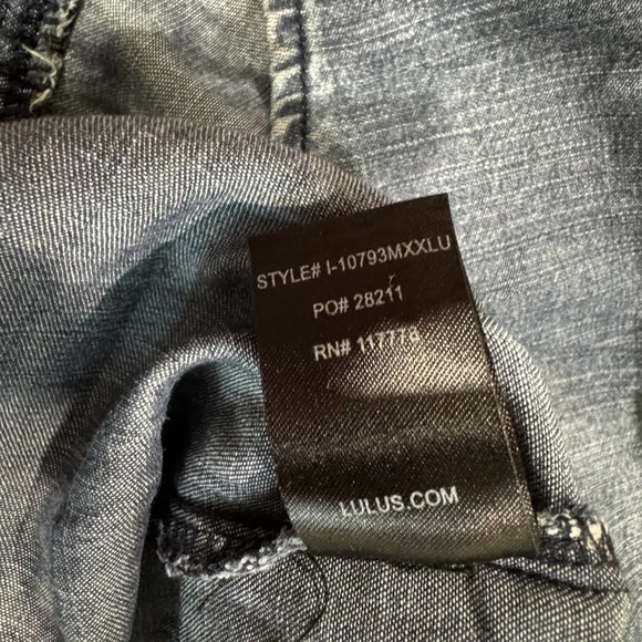 Lulus Stylish Sleeveless Button Up Down Denim Shirt SIZE Medium M - Picture 5 of 6